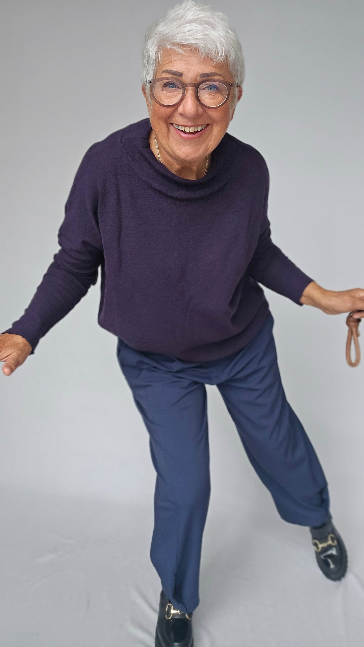 By Basics Genser By Basics- 4025 Rampegenser i ensfarget kunstkolonialen