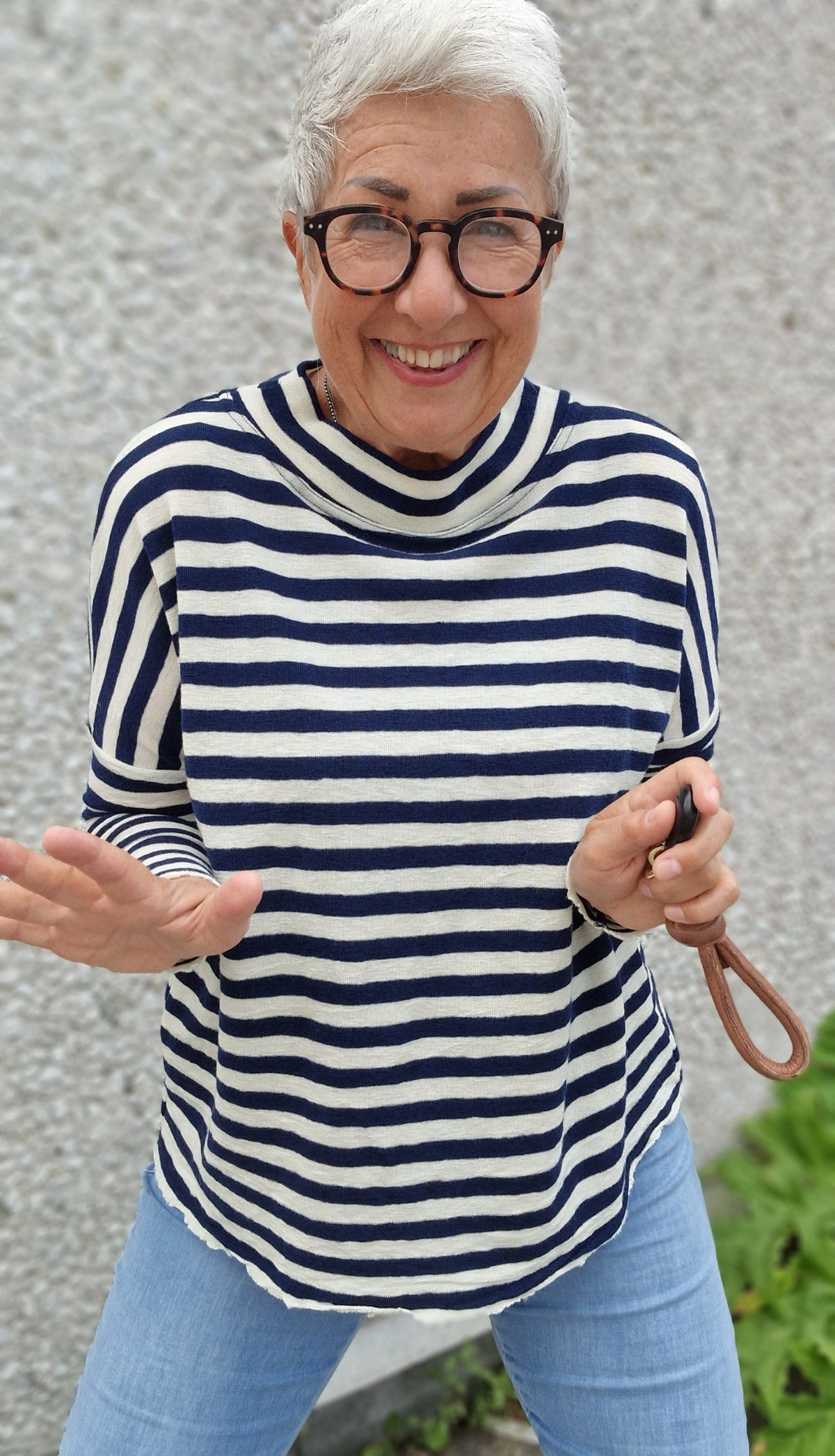 By Basics Genser By Basics- 4025 Rampegenser i striper kunstkolonialen