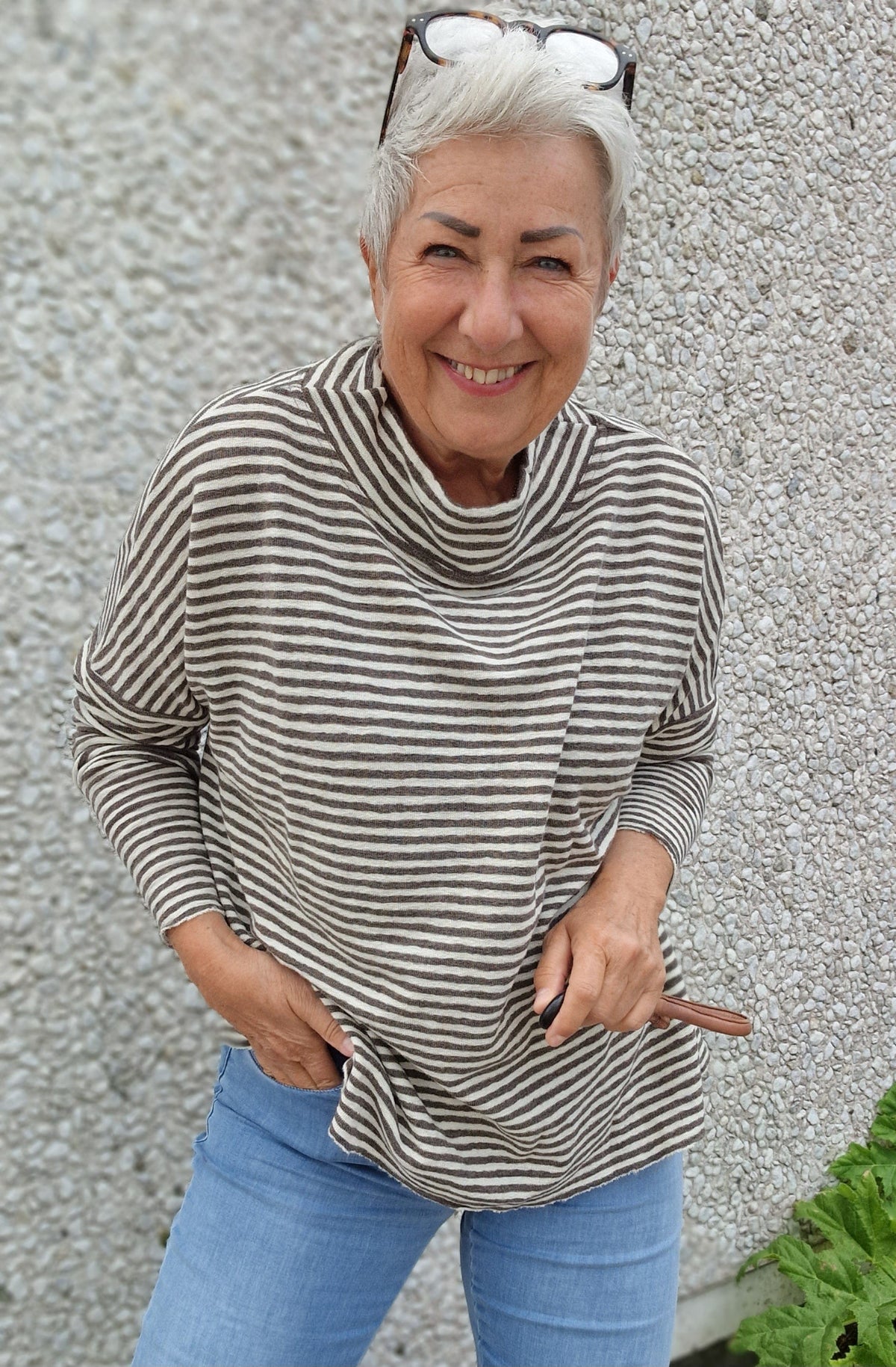 By Basics Genser By Basics- 4025 Rampegenser i striper kunstkolonialen