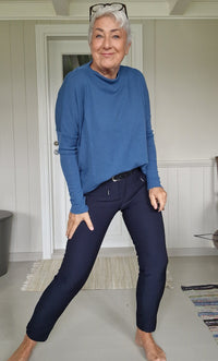 By Basics Genser S / Denim blue By Basics- 4025 Rampegenser i ensfarget kunstkolonialen