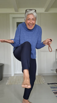 By Basics Genser S / Indigo melange By Basics- 4025 Rampegenser i ensfarget kunstkolonialen