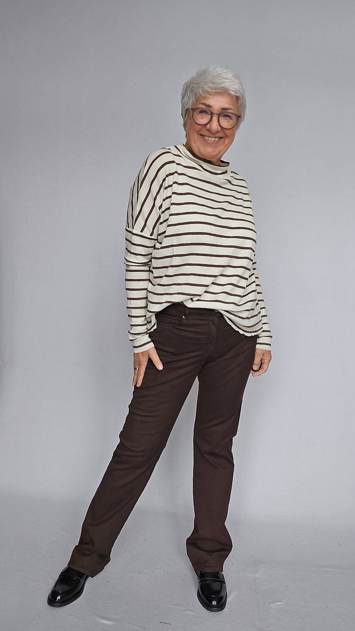 By Basics Genser S / Raw white chestnut By Basics- 4025 Rampegenser i striper kunstkolonialen