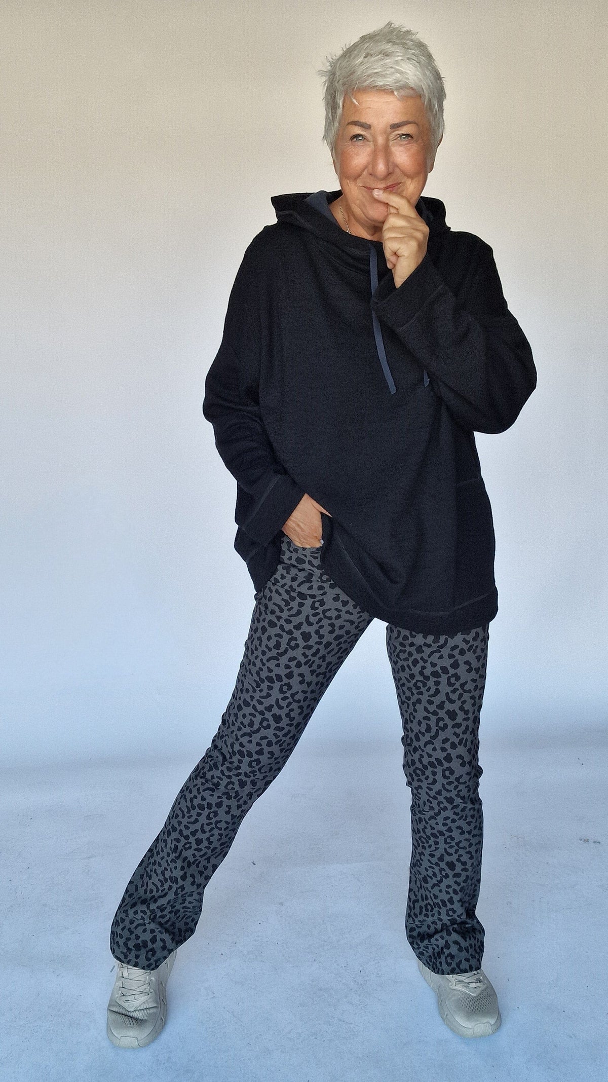 By Basics Hettegenser S / Black By basics- 14014 Hoodie kunstkolonialen