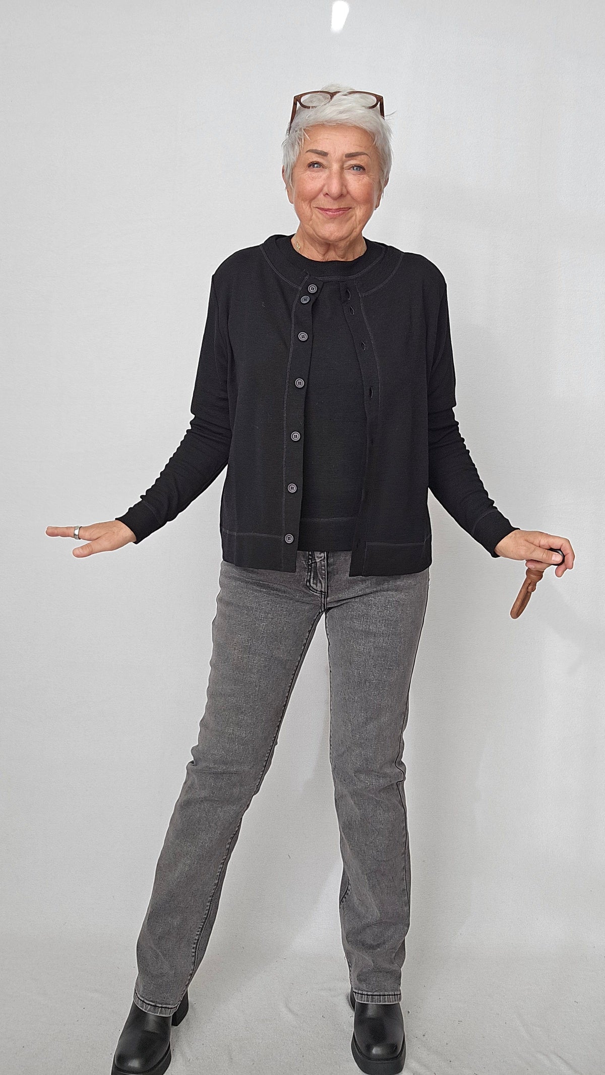 By Basics Jakke Black / S By Basics- 8022 Box cardigan m/rund hals kunstkolonialen