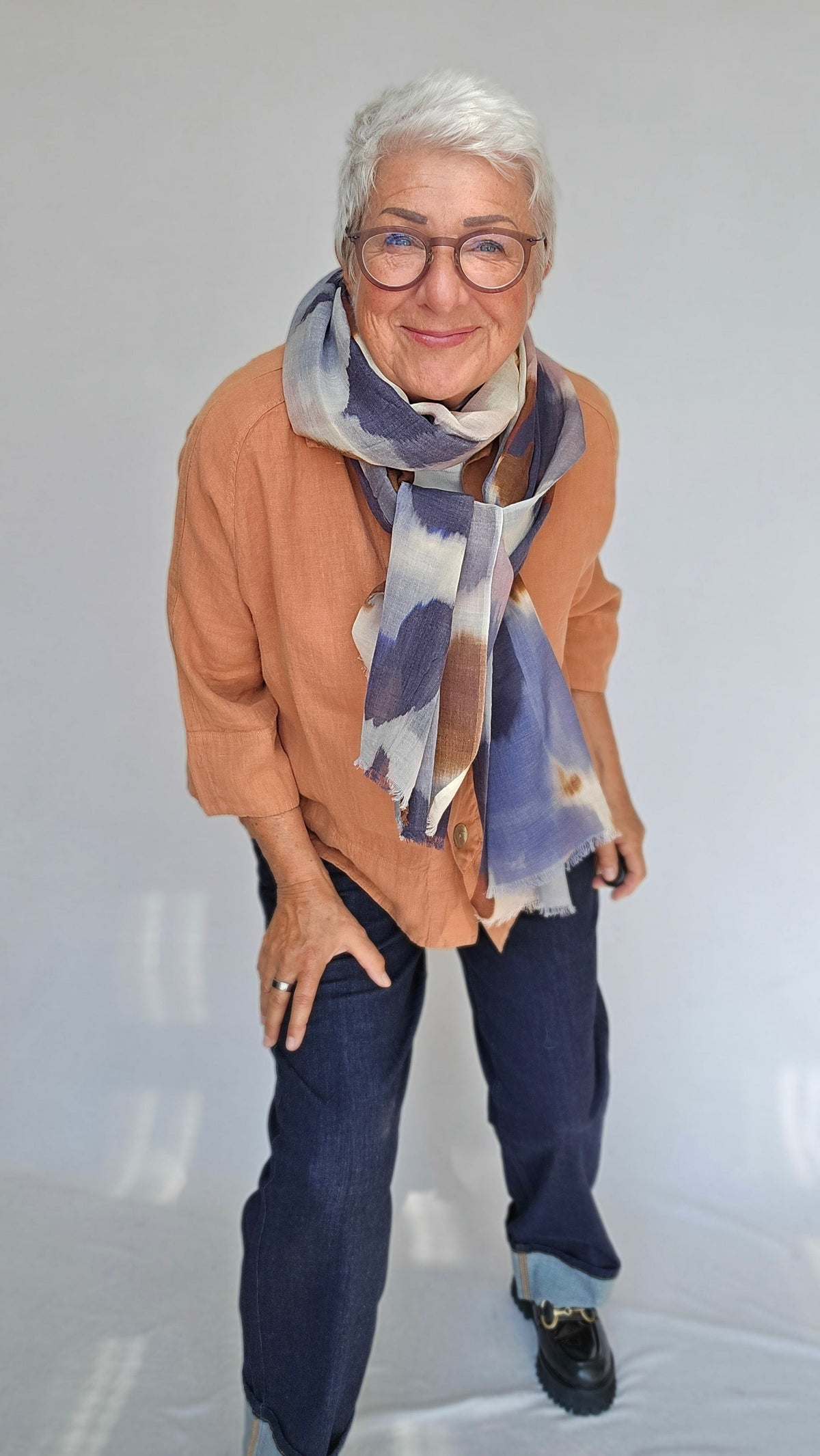 By basics Jakke OWN By basics- 12040 Kort linjakke med store perlemorsknapper kunstkolonialen