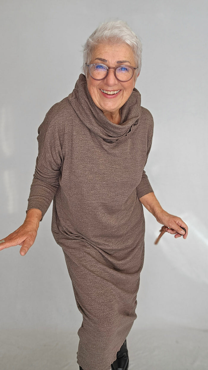 By basics Kjole By basics- 7028 Vid kjole m/rullekrave kunstkolonialen