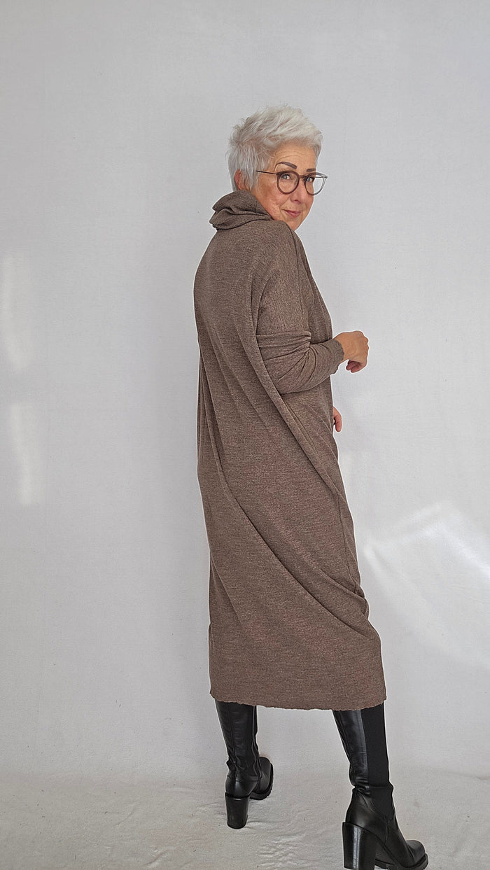 By basics Kjole By basics- 7028 Vid kjole m/rullekrave kunstkolonialen