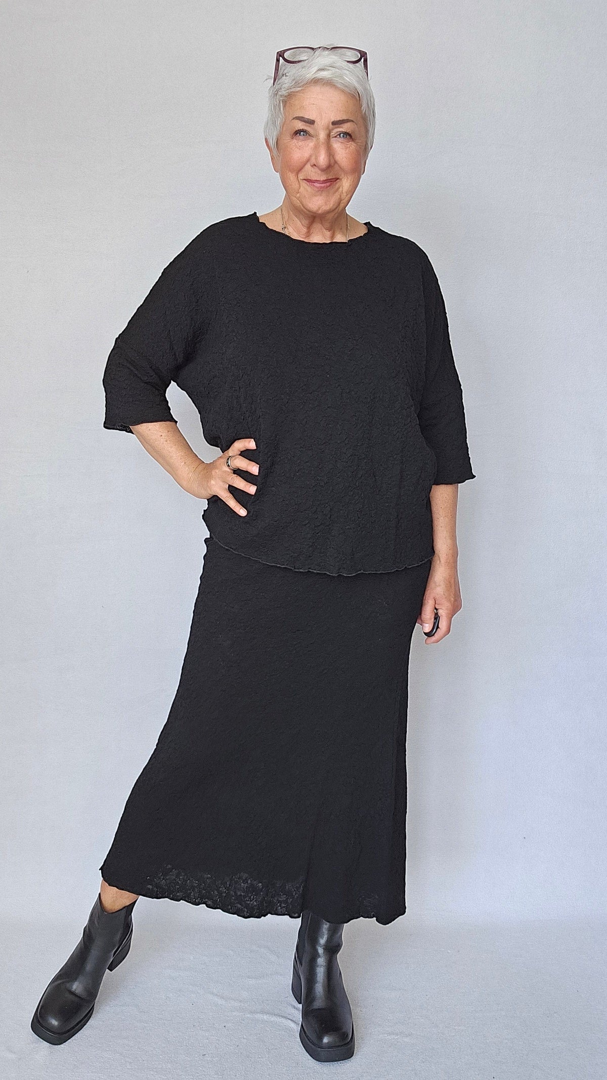 By Basics Ulltopp XS-S / Black By basics- Bubblewool 4506 vid topp m/båthals kunstkolonialen