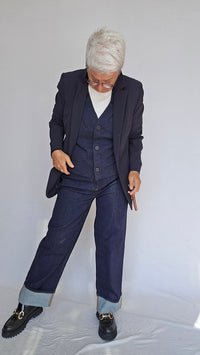 By Basics Vest By Basics- 2011 Vest m/v-hals og knapper kunstkolonialen