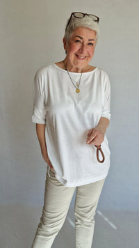 By Basics White / XS Cotton Sense By Basics- 4309 T-shirt loose med båthals kunstkolonialen