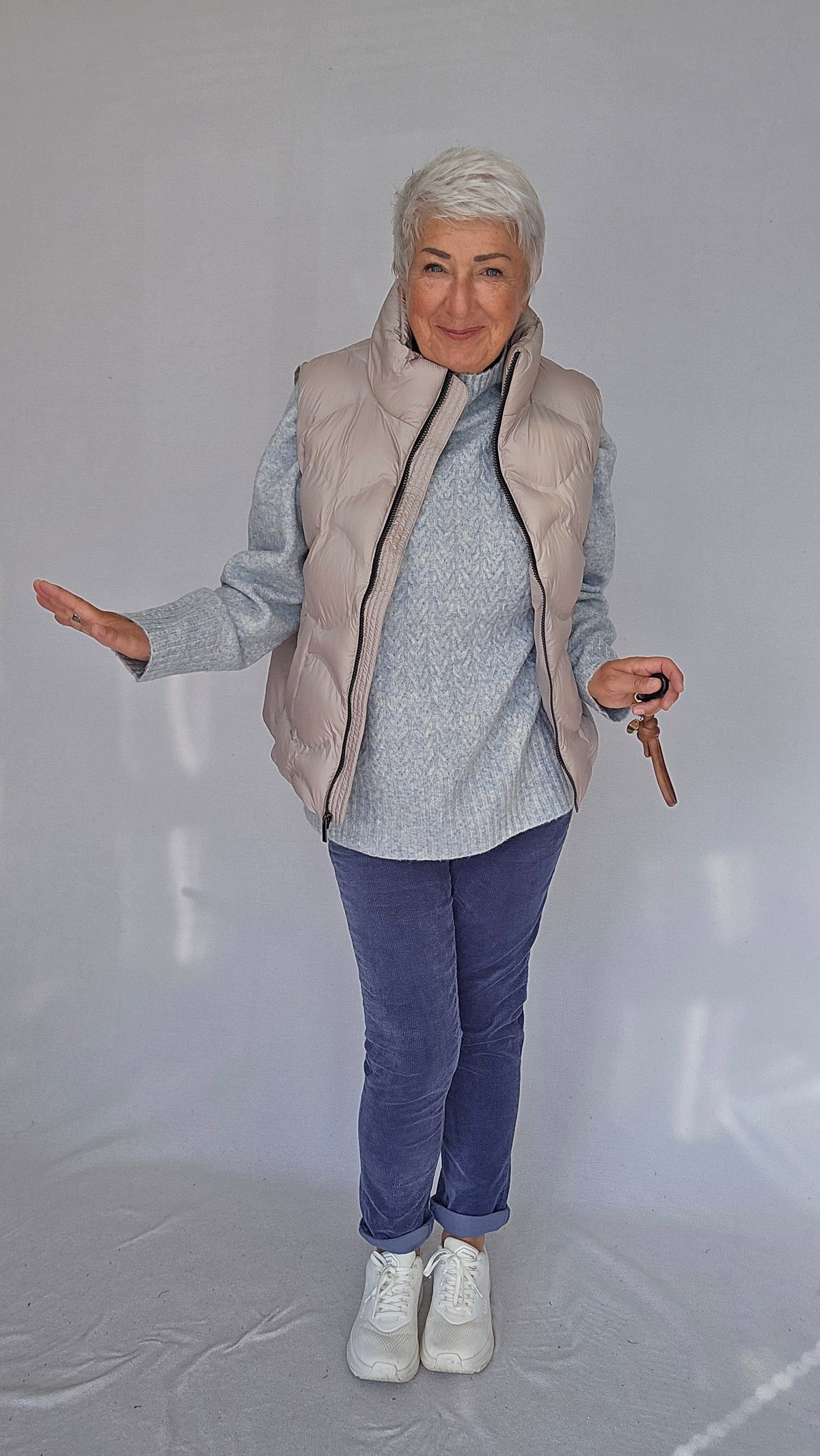 CRO Bukse 34 / Blå CRO- Suzanne Kordfløyelsbukse (smale ben) kunstkolonialen