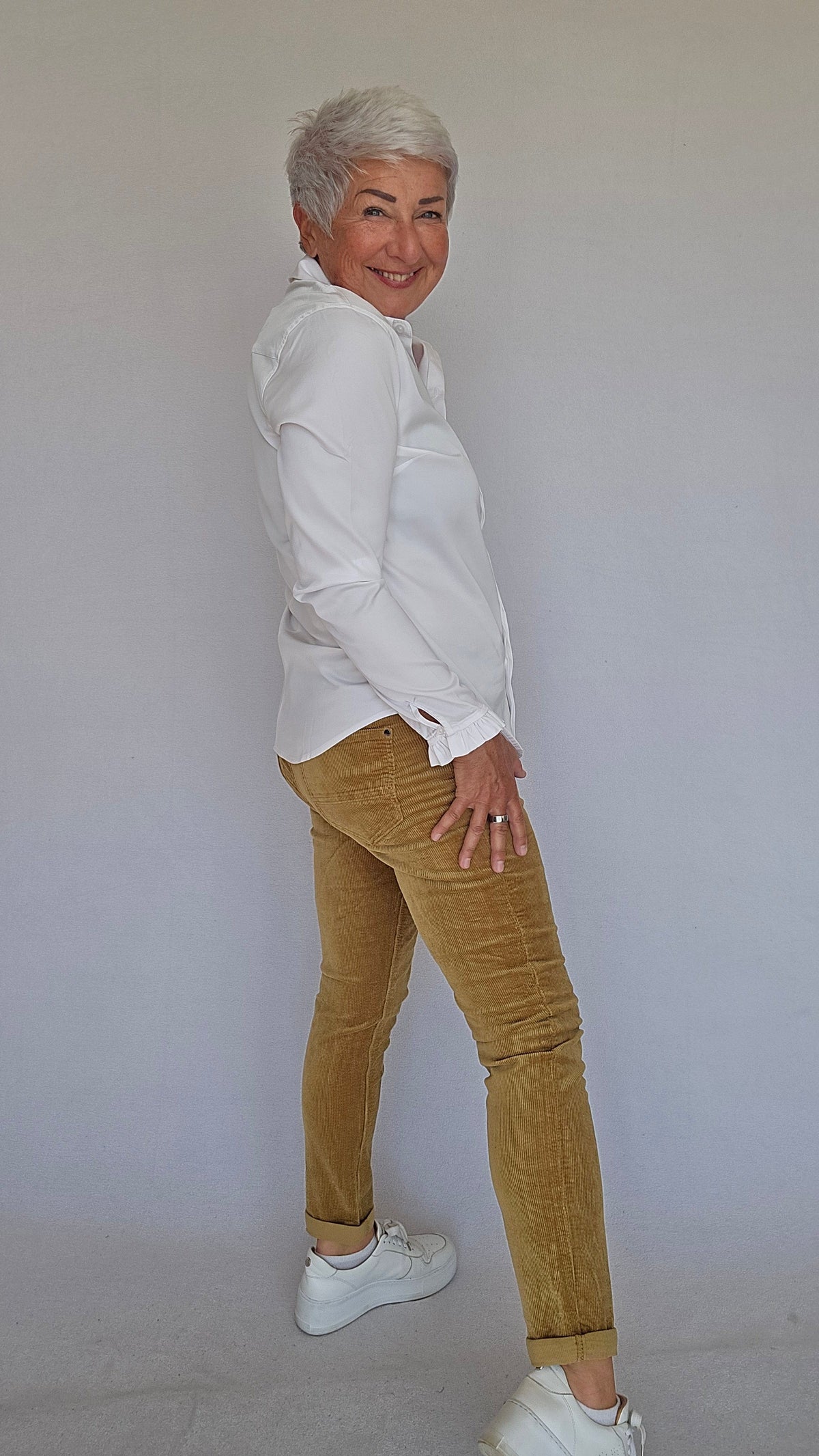 CRO Bukse 34 / Gul CRO- Suzanne Cordfløyelsbukse (smale ben) kunstkolonialen