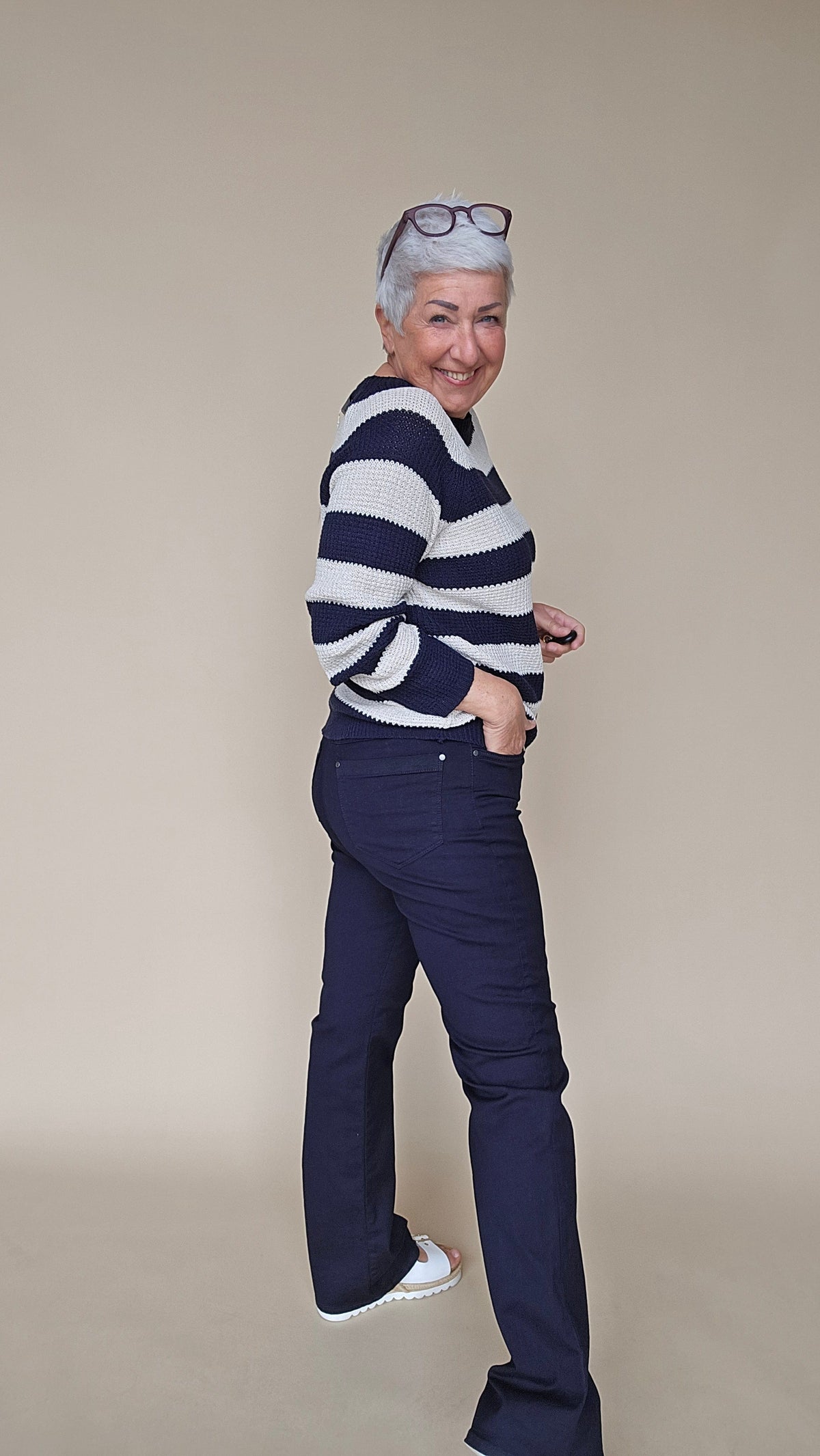 CRO Bukse 36 / Dark Blue CRO- Magic fit flared leg Ecru og Dark Blue kunstkolonialen