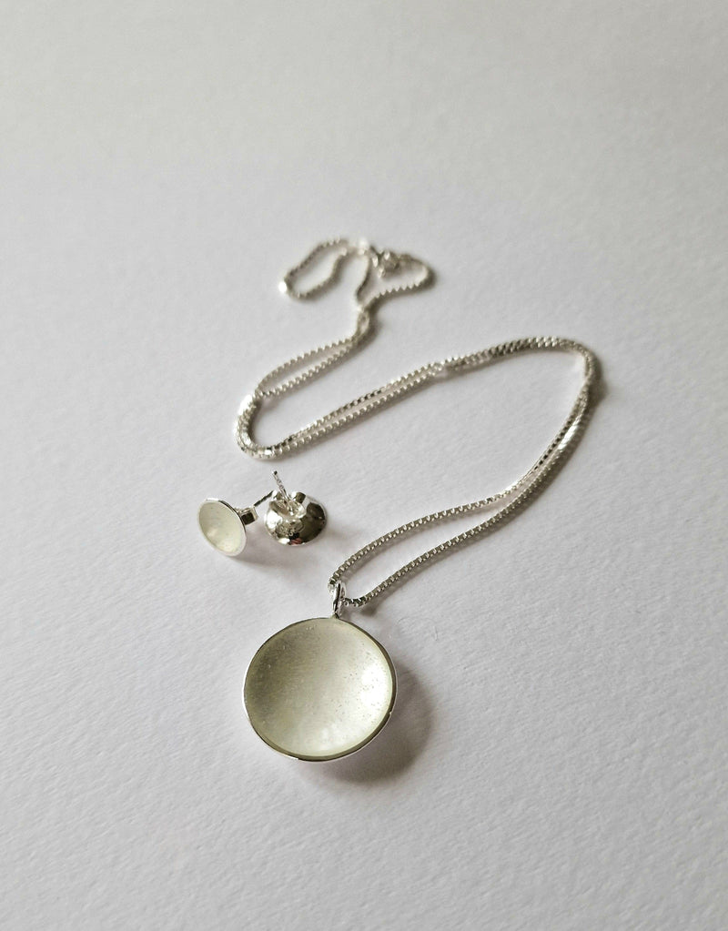 Embla Smykker Smykker Hvit Embla Smykker- Boble anheng, 24 mm i diam, med sølvkjede i 50 cm* kunstkolonialen