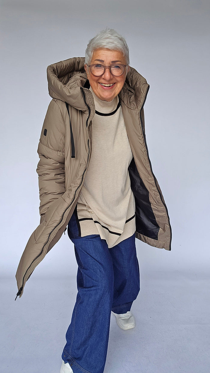 Kunstkolonialen  Genser MASAI- Freyane strikkegenser – beige melert kunstkolonialen