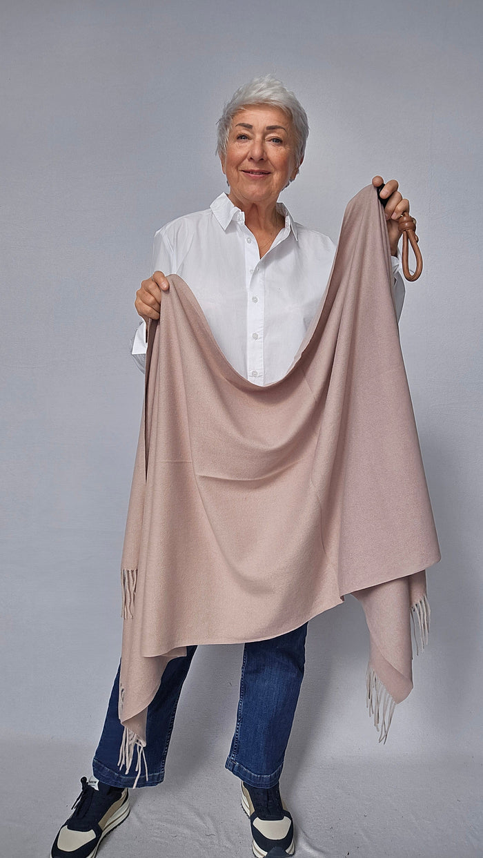 Kvitfjell Handbags Skjerf Beige Kvitfjell- Cashmereskjerf i mange fine farger kunstkolonialen