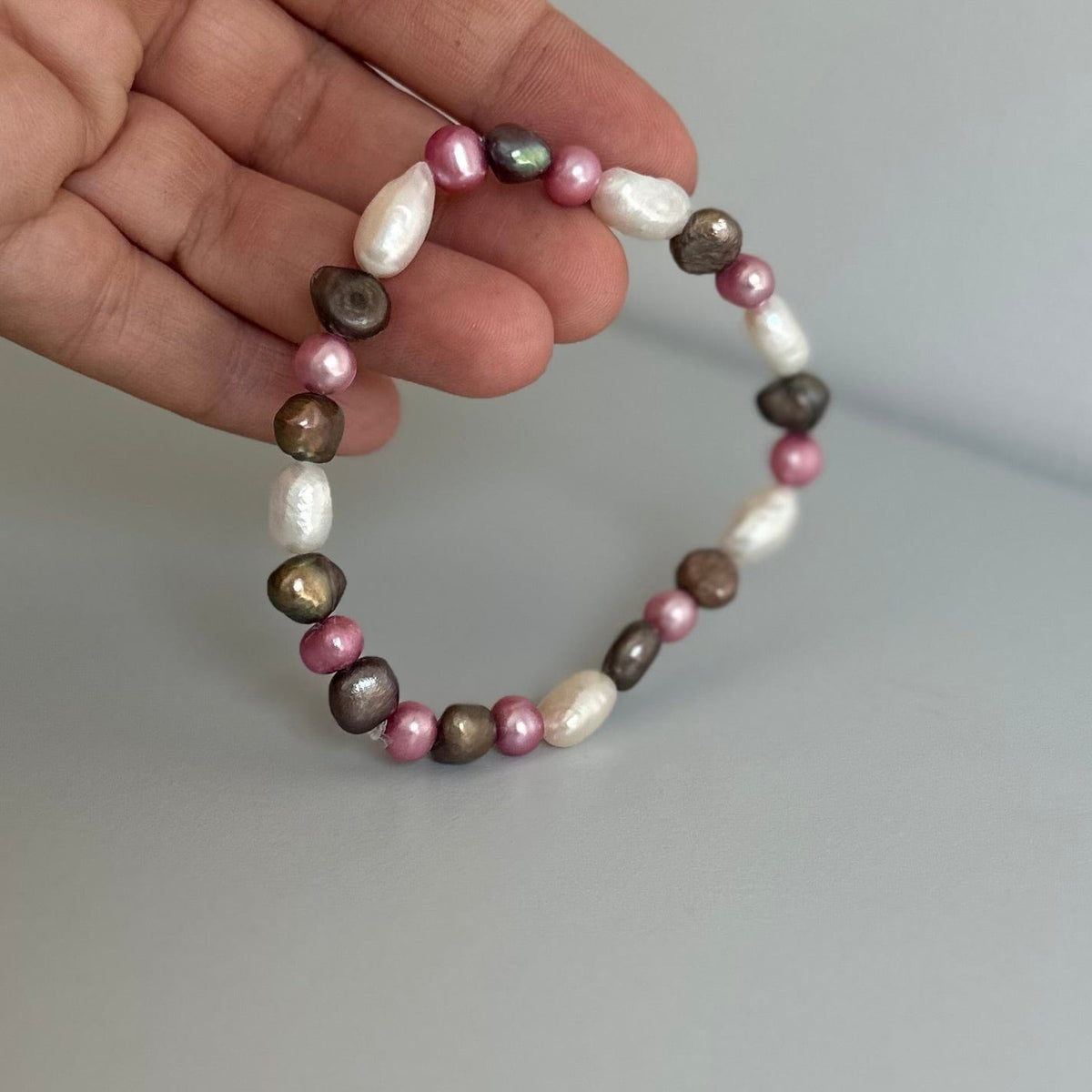 Leas Verden Armbånd Ferskvannsperler flerfarget rosa Leas verden- Armbånd med forskjellige stein kunstkolonialen