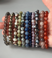 Leas Verden Armbånd Leas verden- Armbånd med forskjellige stein kunstkolonialen