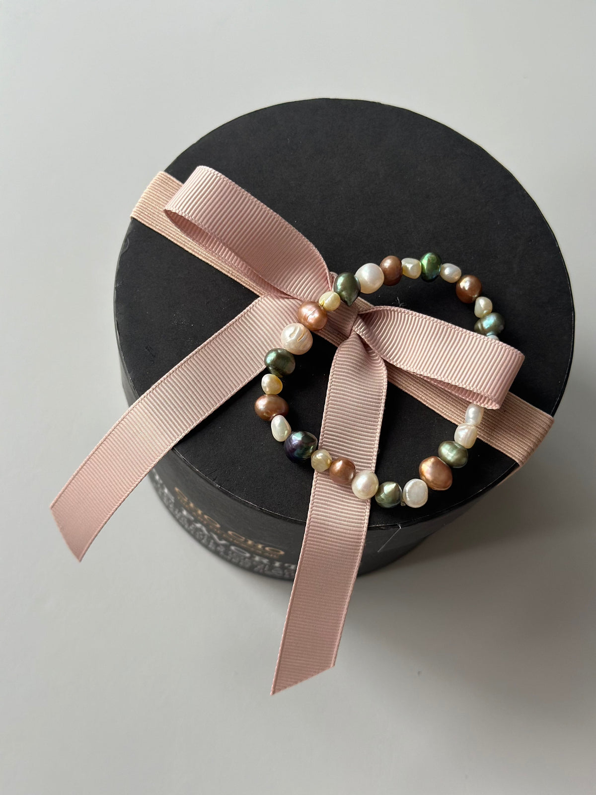 Leas Verden Armbånd Leas verden- Armbånd med forskjellige stein kunstkolonialen