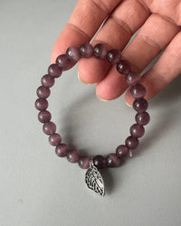 Leas Verden Armbånd Lilla m/sølvblad Leas verden- Armbånd med forskjellige stein kunstkolonialen