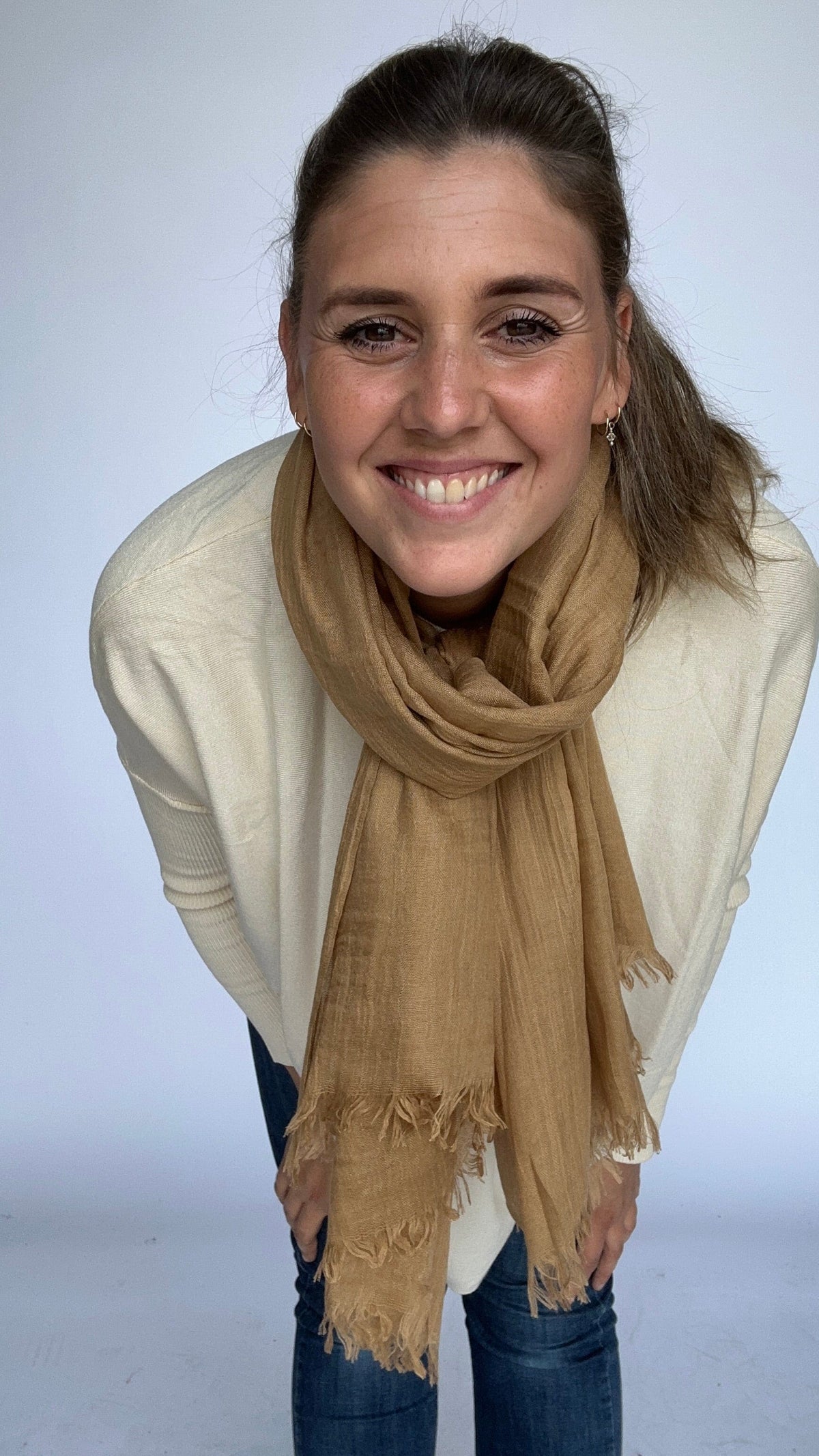 Leas Verden Skjerf Camel Leas verden- Ulrikke skjerf i bomull og modal kunstkolonialen