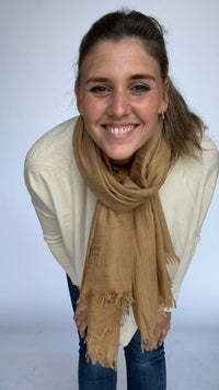 Leas Verden Skjerf Camel Leas verden- Ulrikke skjerf i bomull og modal kunstkolonialen