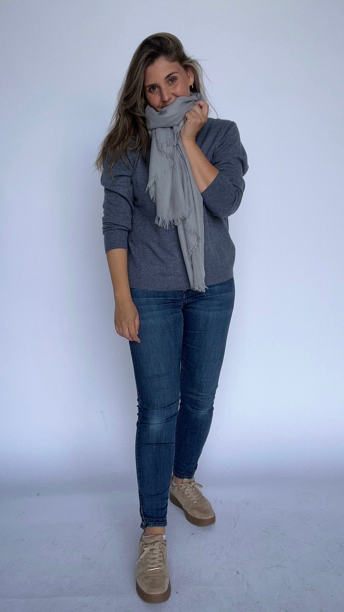 Leas Verden Skjerf Cloudy Grey Leas verden- Ulrikke skjerf i bomull og modal kunstkolonialen