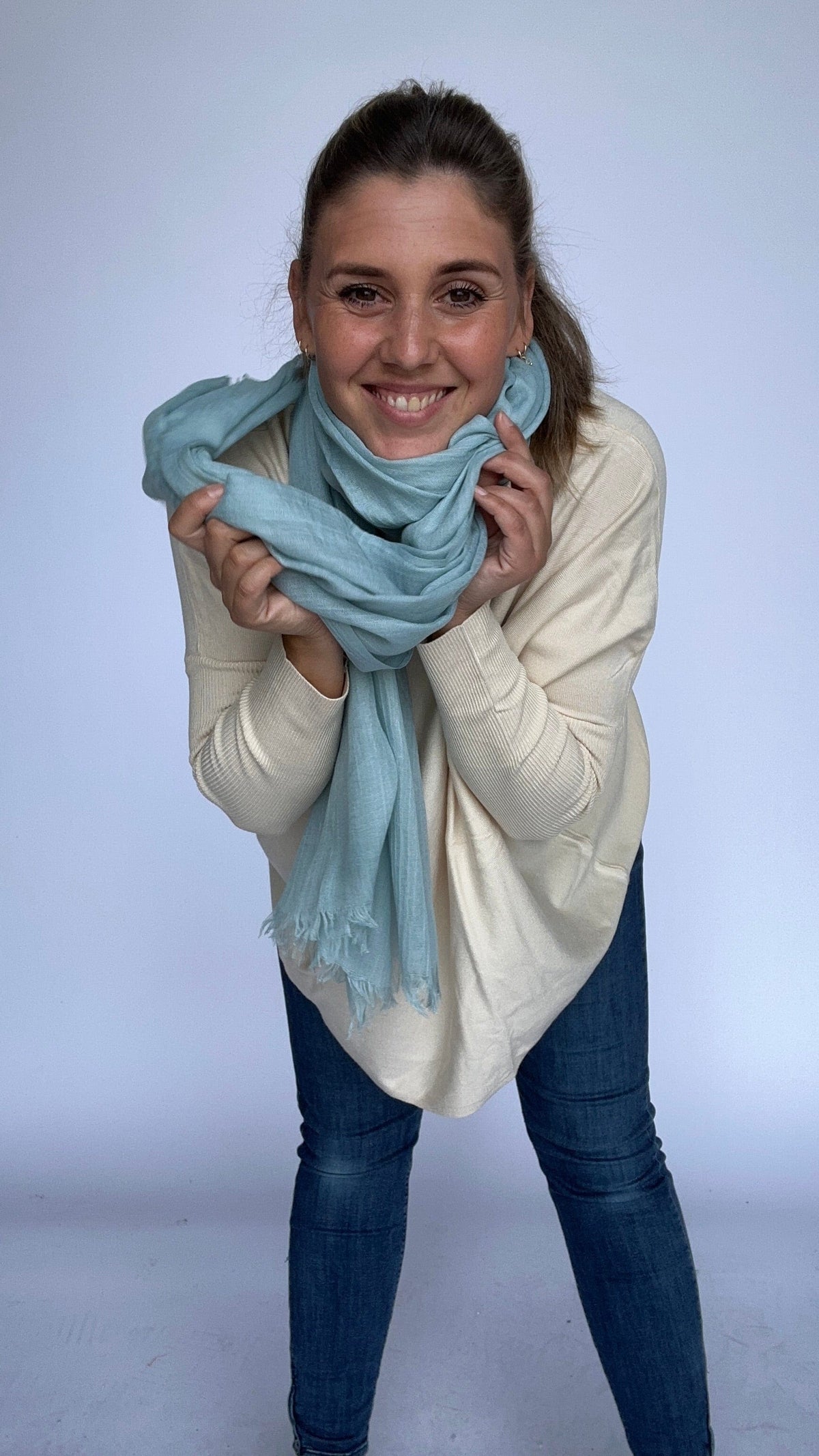 Leas Verden Skjerf Duck Egg Leas verden- Ulrikke skjerf i bomull og modal kunstkolonialen