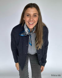 Leas Verden Skjerf Felicia blå Leas Verden- Silkeskjerf 53 x 53 cm kunstkolonialen