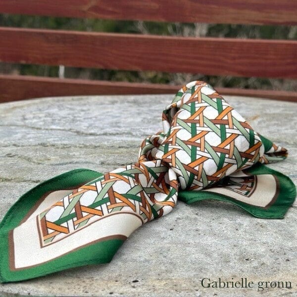 Leas Verden Skjerf Gabrielle grønn Leas Verden- Silkeskjerf 53 x 53 cm kunstkolonialen