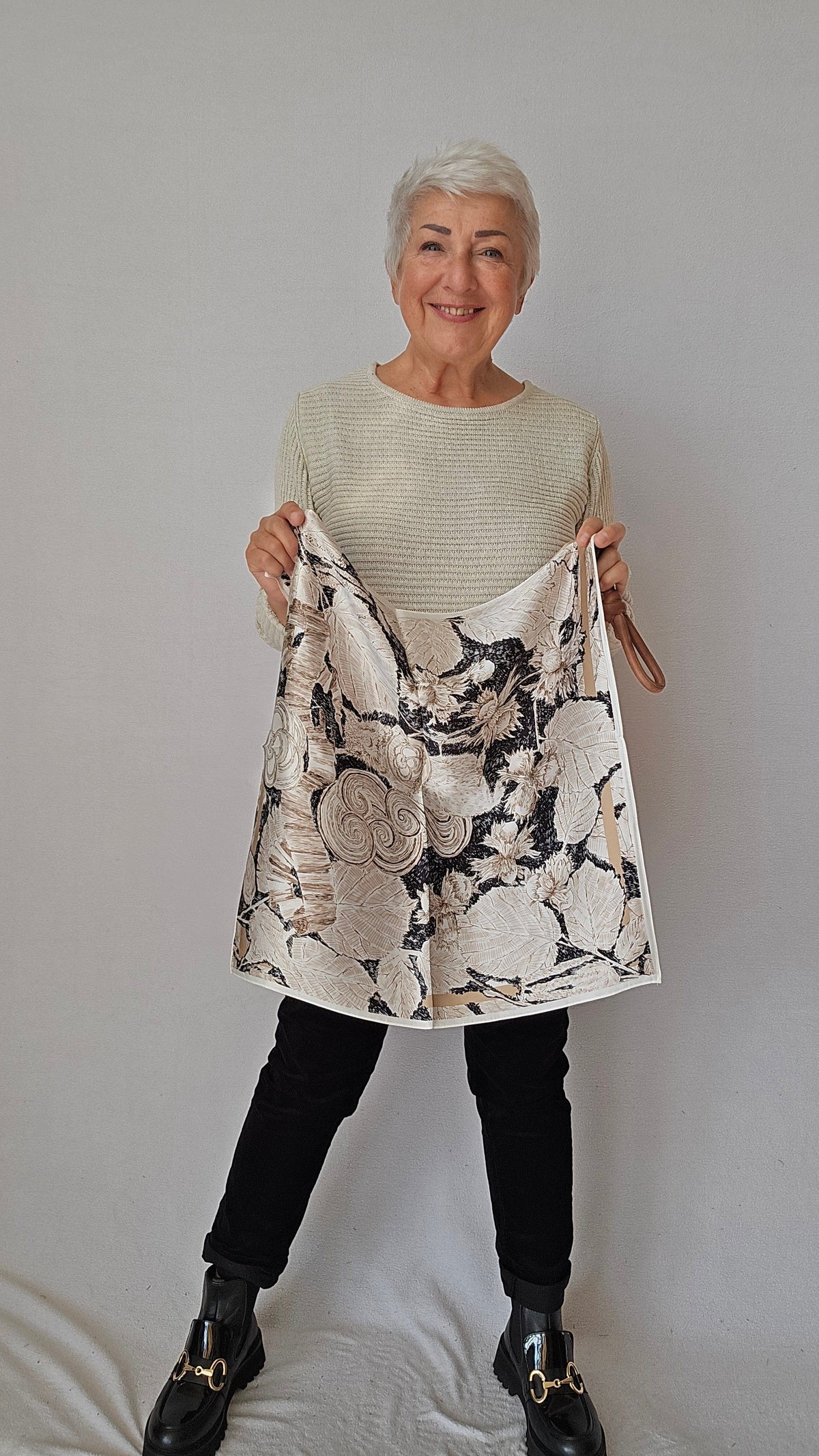 Leas Verden Skjerf Leas Verden- Silkeskjerf 53 x 53 cm kunstkolonialen