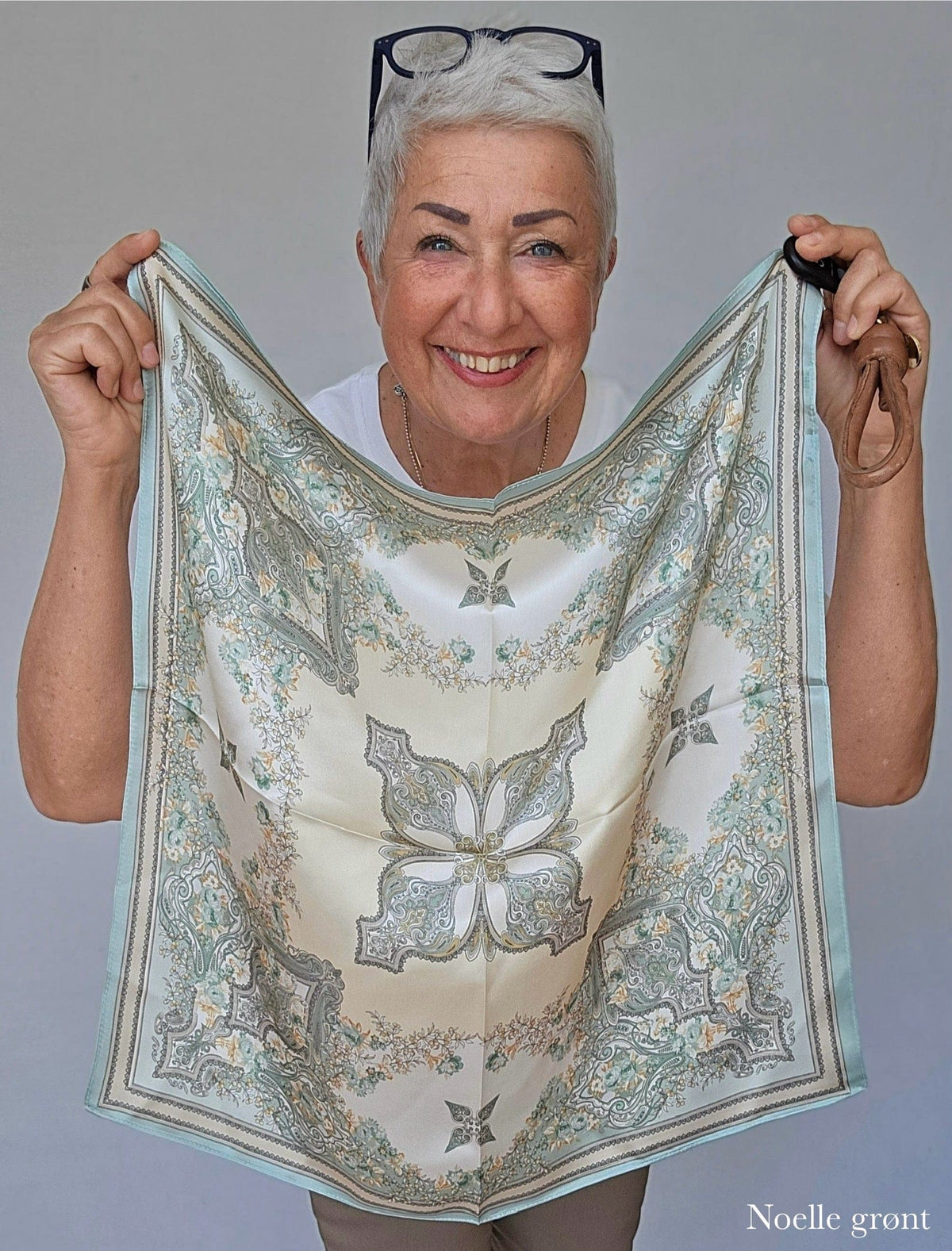 Leas Verden Skjerf Noelle grønt Leas Verden- Silkeskjerf 53 x 53 cm kunstkolonialen