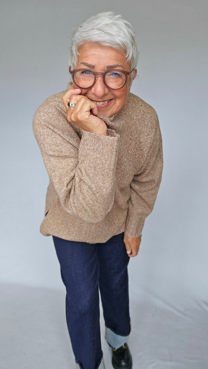 Lundgaard Genser S / Camel Lundgaard- Genser m/høy hals kabelstrikk kunstkolonialen