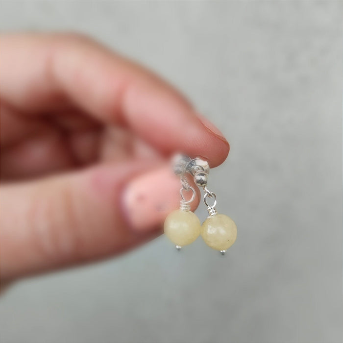 Natali Smykker Smykker Lysegul serpentin Natali- Studs m/søte heng- 925 sølv kunstkolonialen