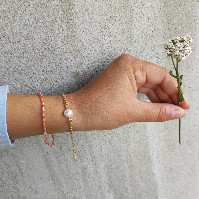 Natali Smykker Smykker Natali- Armbånd m/miniperler på strikktråd kunstkolonialen