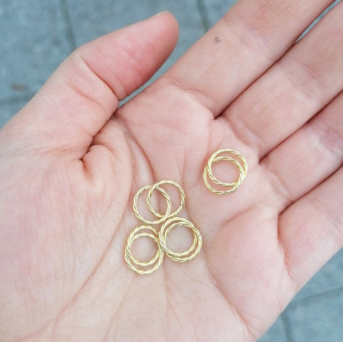 Natali Smykker Smykker Natali- Hverdagsøreringer tvinnet- I 925 sølv og forgylt sølv- I flere størrelser kunstkolonialen