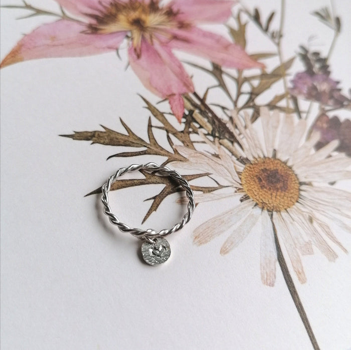 Natali Smykker Smykker Natali- Tvinnet ring med hjerte kunstkolonialen