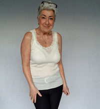 Oscalito Topp XS (2) / Ivory Oscalito- Luksustopp m/blonder- I black og ivory kunstkolonialen