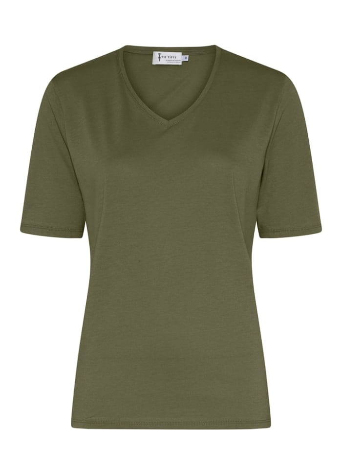 Tif Tiffy T-Shirt Olive / S Tif Tiffy- Gina T-shirt med V-hals kunstkolonialen