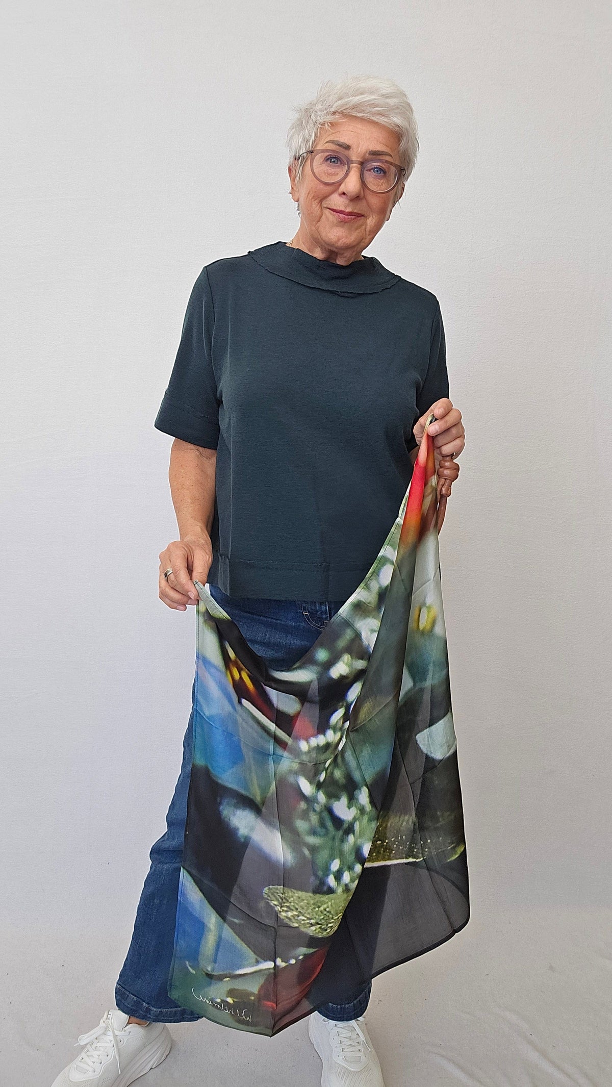 Wilhelmine Skjerf Lykke Liten Wilhelmine- Lite Wilhelmineskjerf i silke 70 x 70 kunstkolonialen