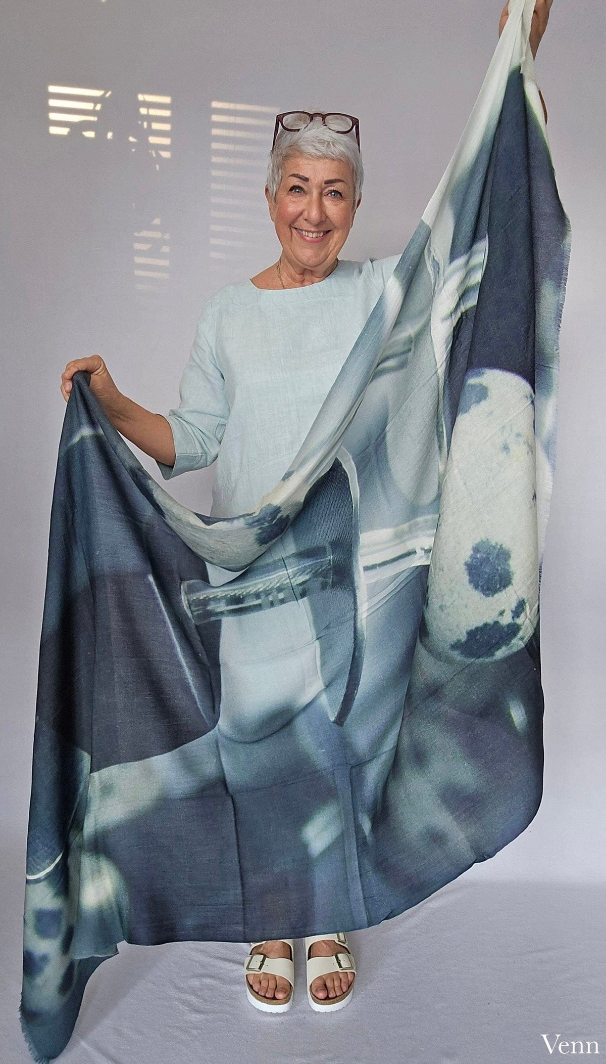 Wilhelmine Skjerf Venn Wilhelmine- Wilhelmineskjerf i ull/silke kunstkolonialen