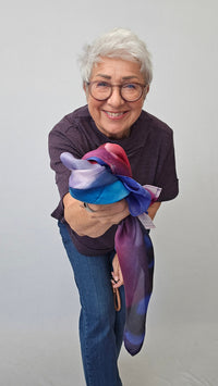 Wilhelmine Skjerf Wilhelmine- Lite Wilhelmineskjerf i silke 70 x 70 kunstkolonialen