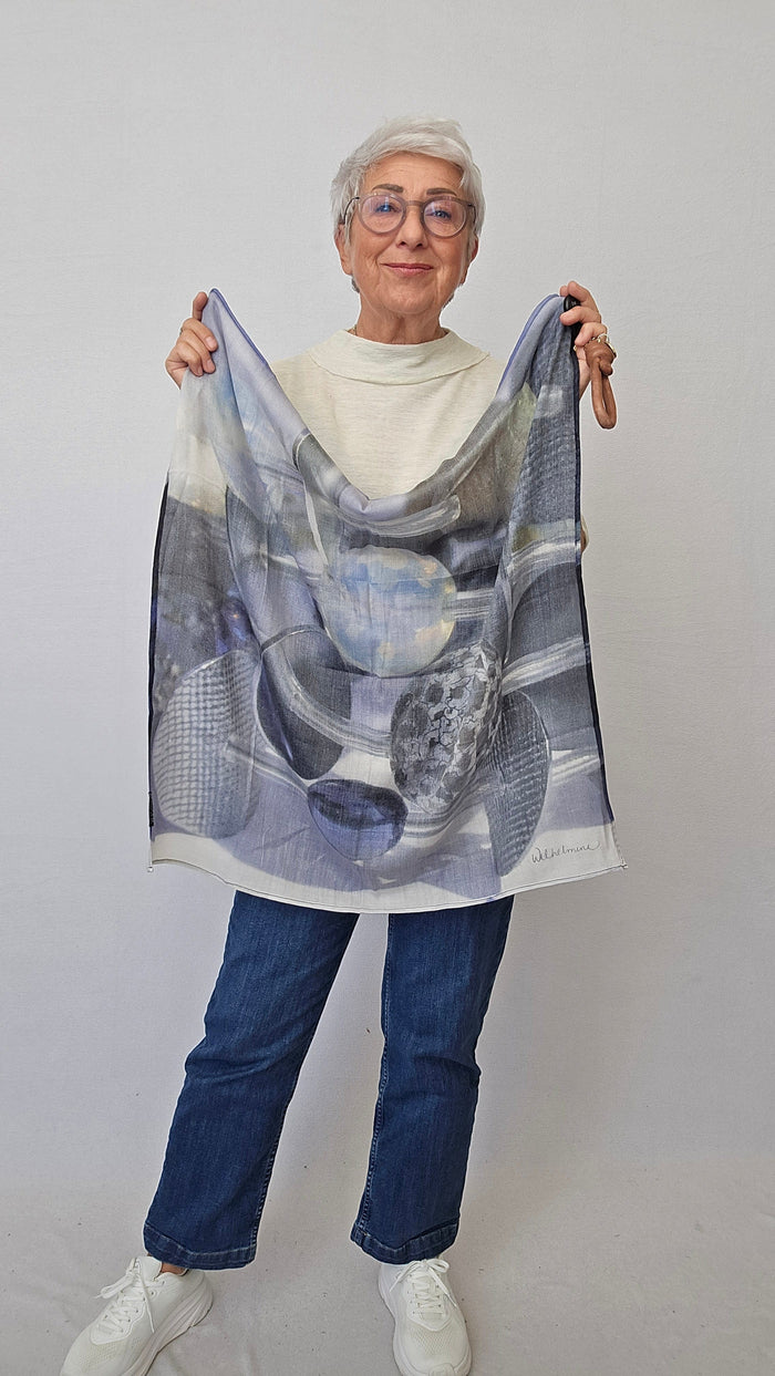 Wilhelmine Skjerf Wilhelmine- Lite Wilhelmineskjerf i ull/silke 70 x 70 kunstkolonialen