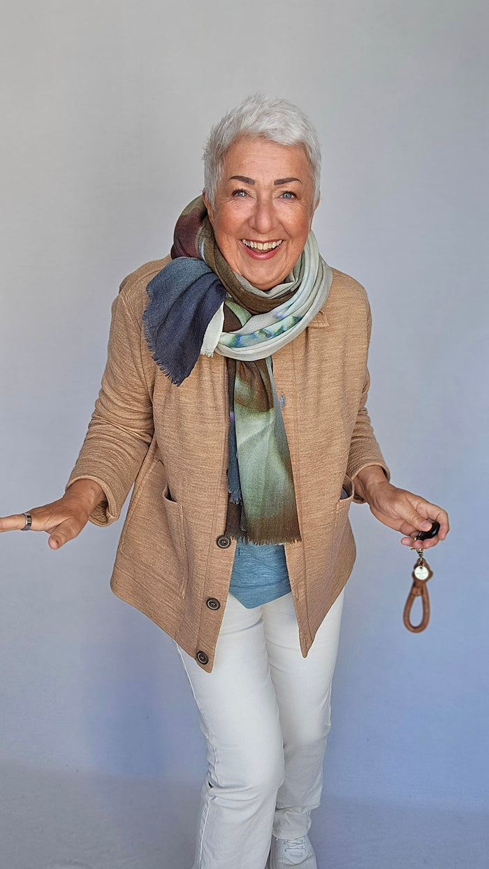 Wilhelmine Skjerf Wilhelmine-NYHET! Wilhelmineskjerf i ull/silke kunstkolonialen