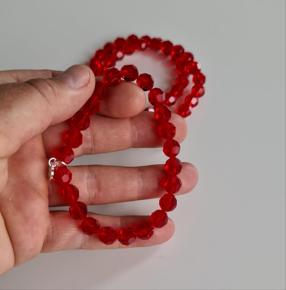 Wilhelmine Smykker Smykker Rød Wilhelmine smykker- Strikkarmbånd m/swarovski krystall kunstkolonialen