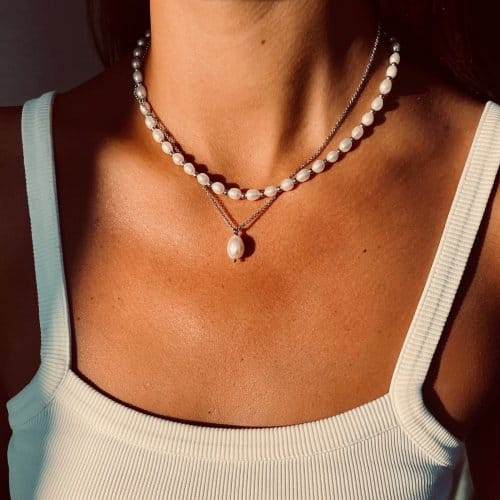 BUD TO ROSE Halssmykke BUD TO ROSE- Pearl Short Necklace kunstkolonialen