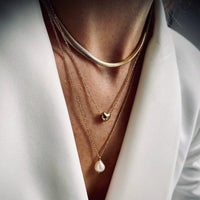 BUD TO ROSE Halssmykke BUD TO ROSE- Pearl Short Necklace kunstkolonialen