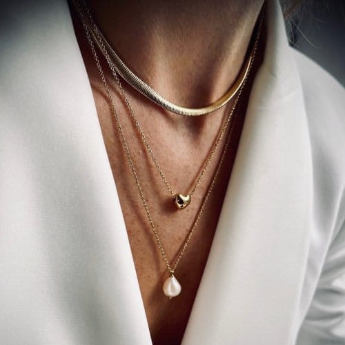 BUD TO ROSE Halssmykke BUD TO ROSE- Pearl Short Necklace kunstkolonialen