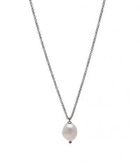 BUD TO ROSE Halssmykke Rustfritt stål BUD TO ROSE- Pearl Short Necklace kunstkolonialen