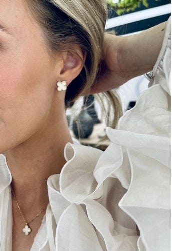 BUD TO ROSE Øredobber Black/Gold BUD TO ROSE- Clover Enamel Earring Ivory Gold kunstkolonialen